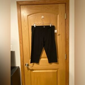 Athletic Works Women’s Size Large Black 19 inch Capri Leggings NEW/NWT